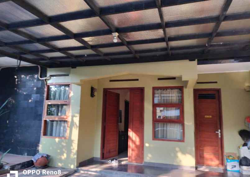 dijual rumah komplek bumi adipura