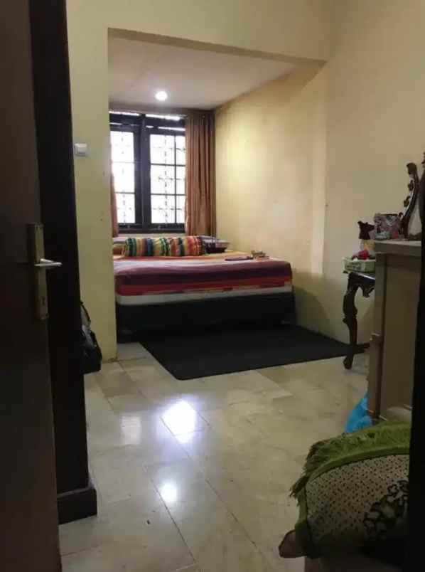 dijual rumah komplek bumi asri villa