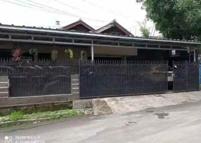 dijual rumah komplek bumi asri villa