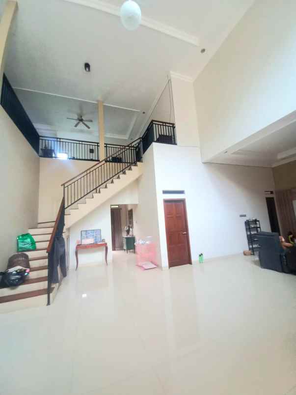 dijual rumah komplek elit billymoon