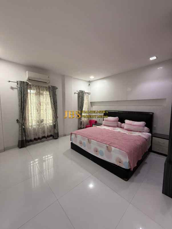 dijual rumah komplek evergreen jalan
