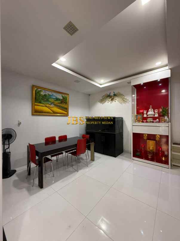 dijual rumah komplek evergreen jalan