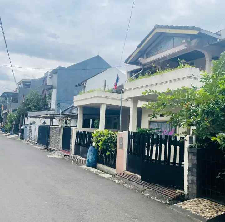 dijual rumah komplek kiara asri psm