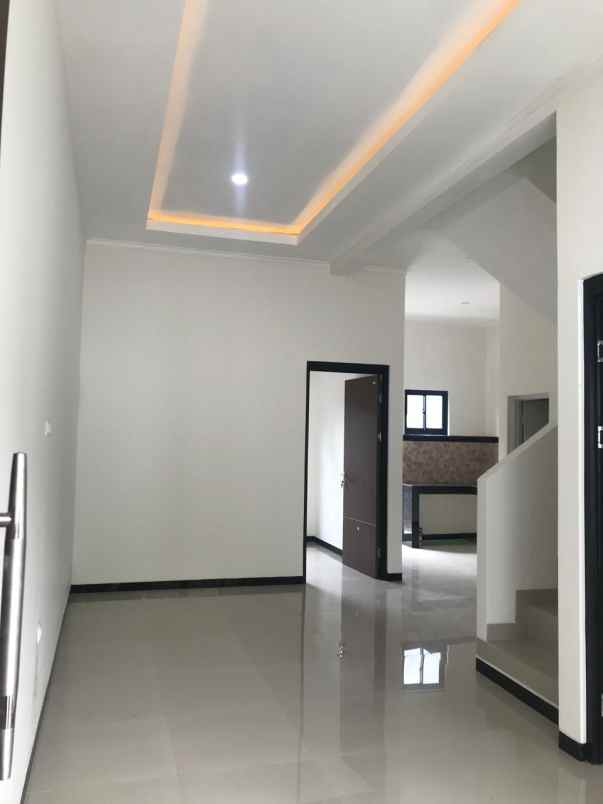 dijual rumah komplek mustika residence