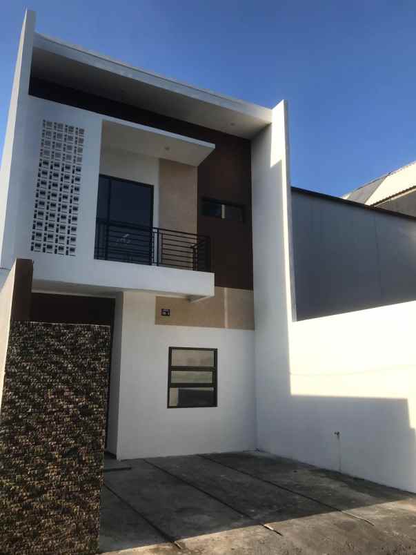 dijual rumah komplek mustika residence