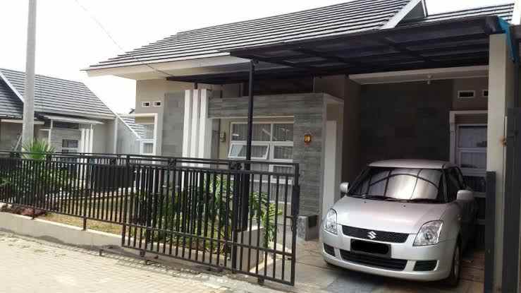 dijual rumah komplek the green