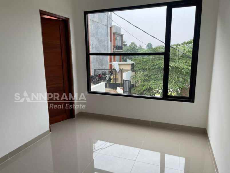 dijual rumah krukut