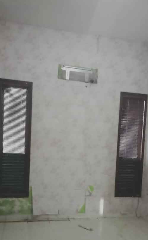 dijual rumah kutisari besar