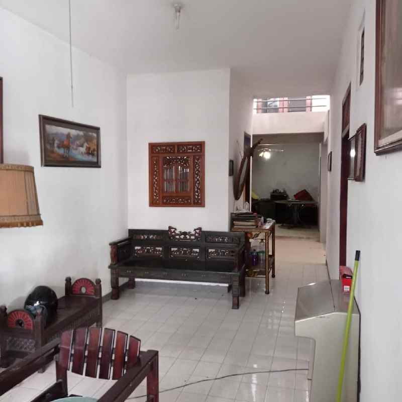 dijual rumah kutisari indah barat