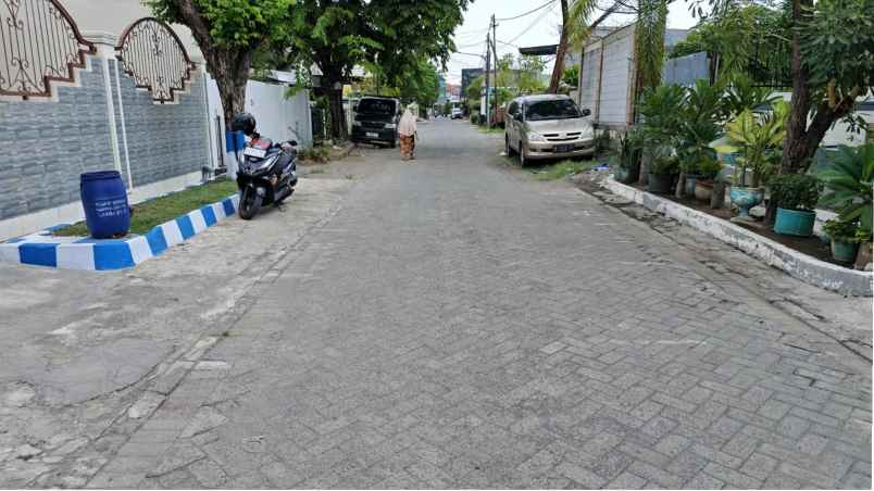 dijual rumah kutisari utara