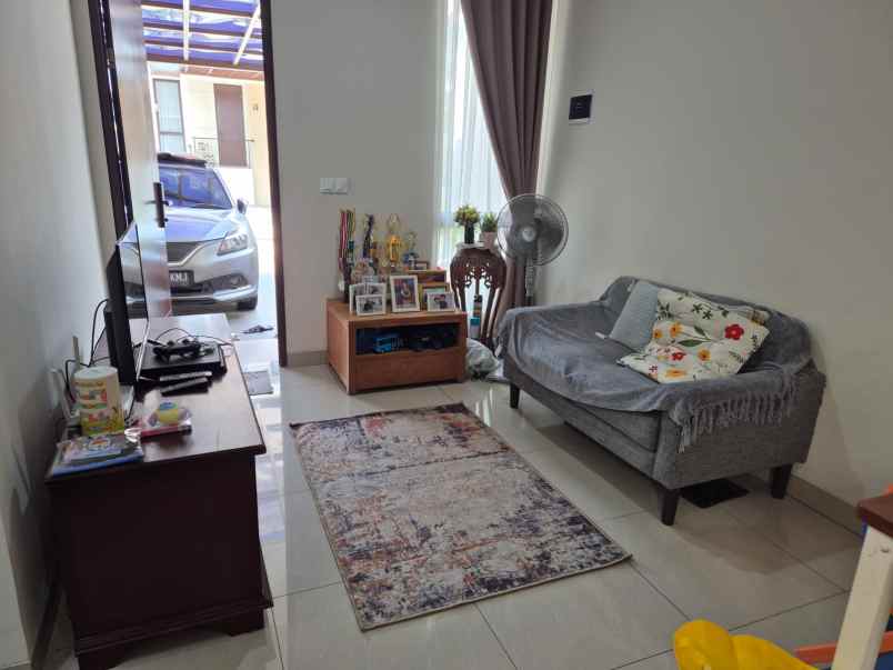 dijual rumah lagoon park bukit golf riverside