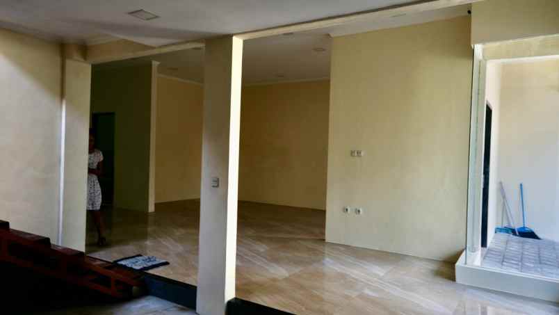 dijual rumah lantai 2 renon denpasar