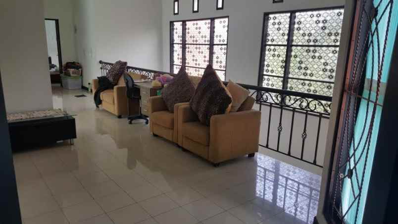 dijual rumah lantai 2 renon denpasar