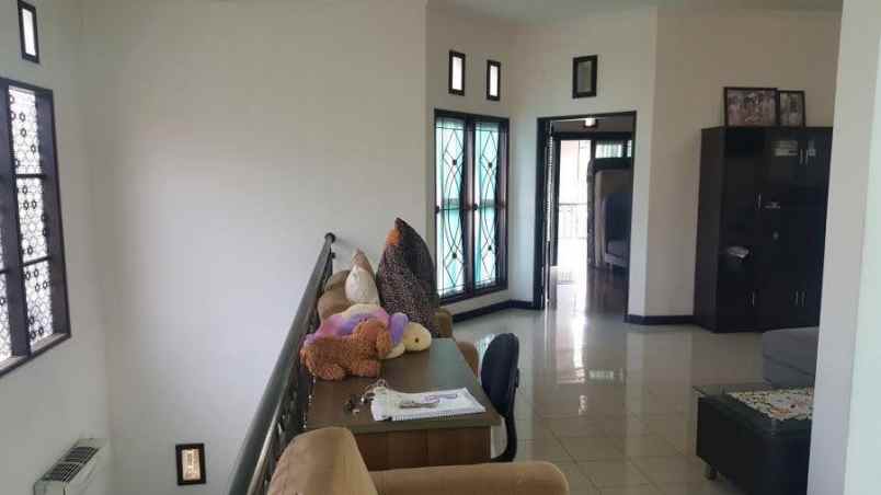 dijual rumah lantai 2 renon denpasar