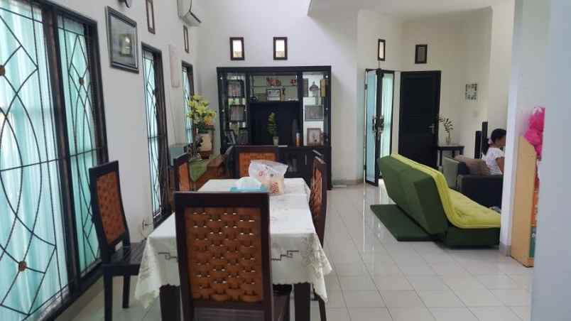 dijual rumah lantai 2 renon denpasar