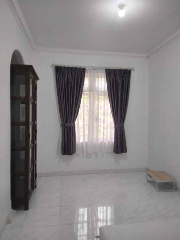 dijual rumah lebak bulus