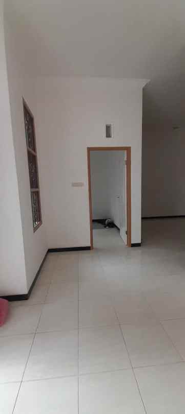 dijual rumah lebak indah