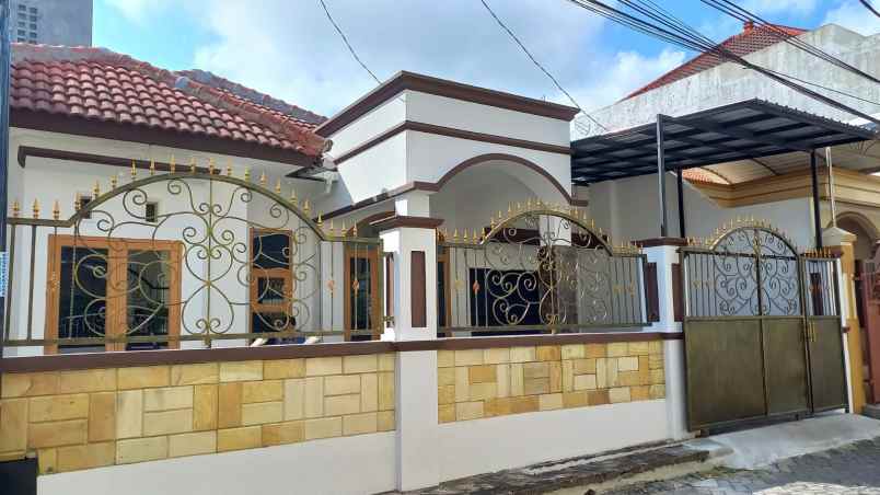 dijual rumah lebak indah