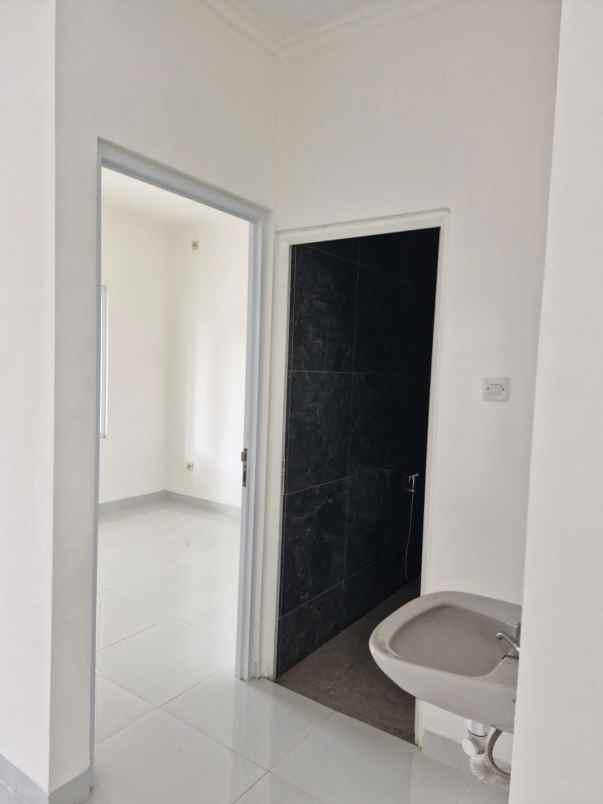 dijual rumah limus pratama regency