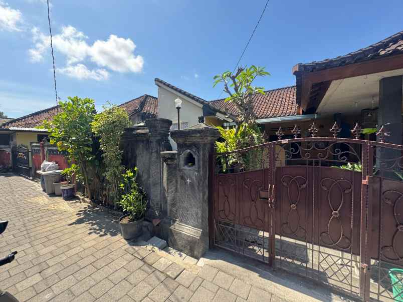 dijual rumah lokasi jalan waturenggong