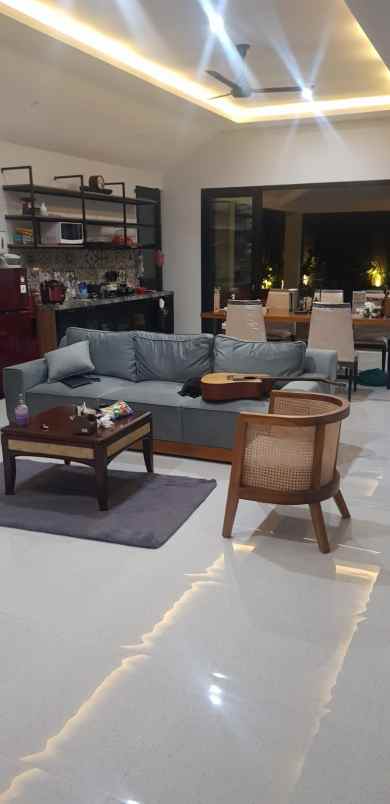 dijual rumah maguwoharjo kec depok