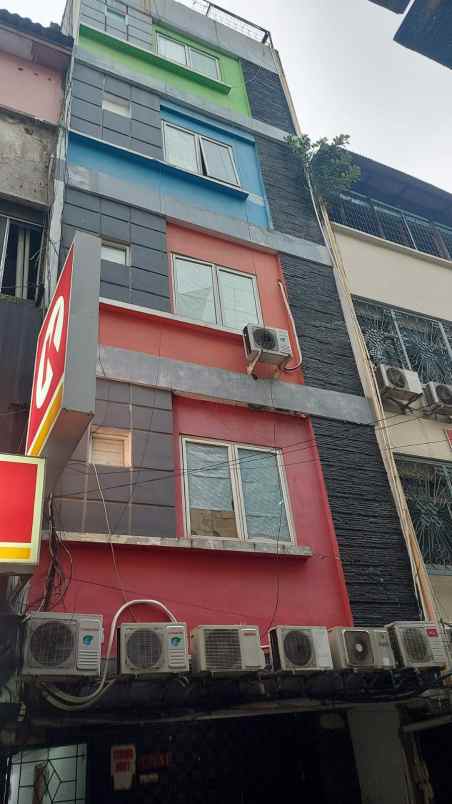 dijual rumah mangga besar taman sari