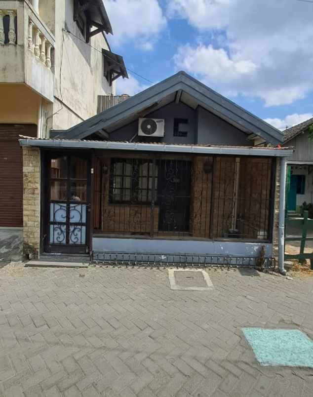 dijual rumah mantrijeron