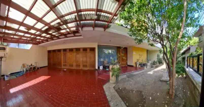 dijual rumah manyar