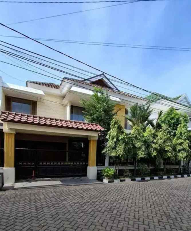 dijual rumah manyar