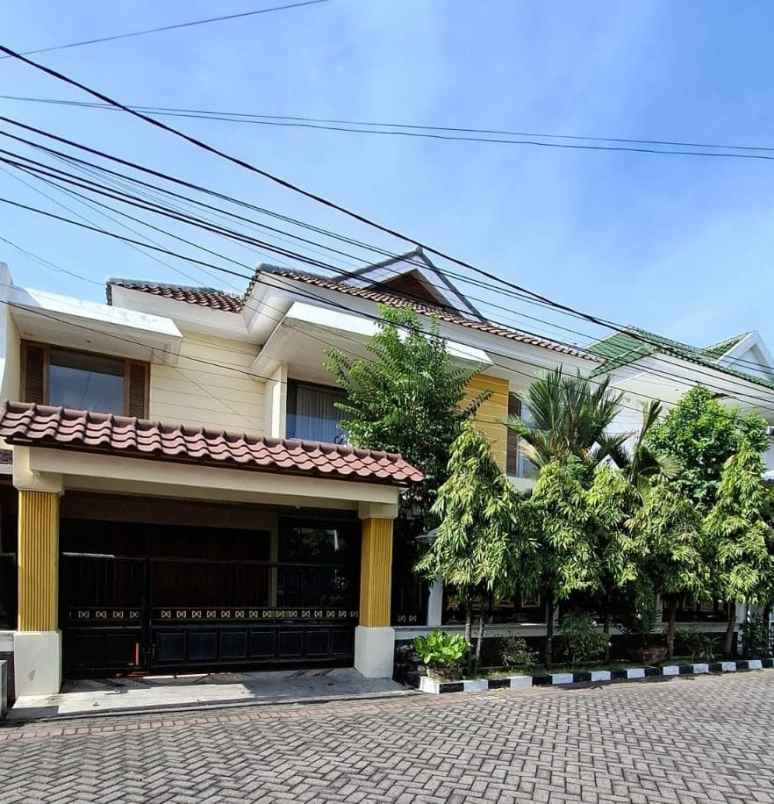 dijual rumah manyar