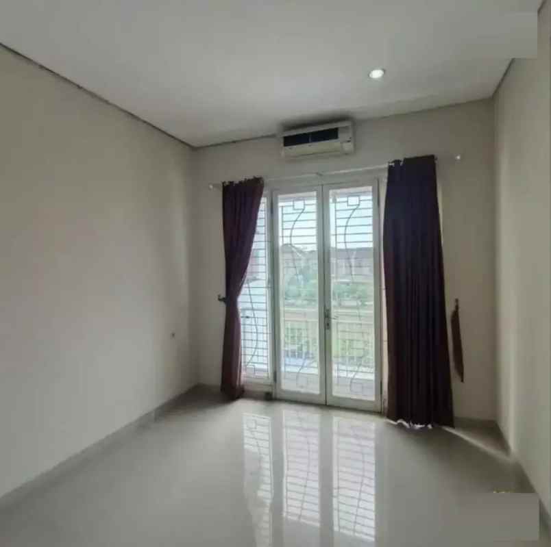 dijual rumah manyar jaya praja