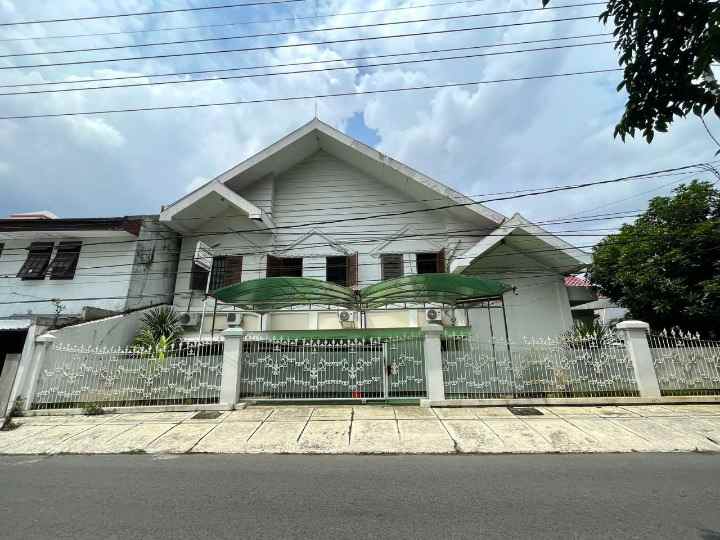 dijual rumah manyar rejo