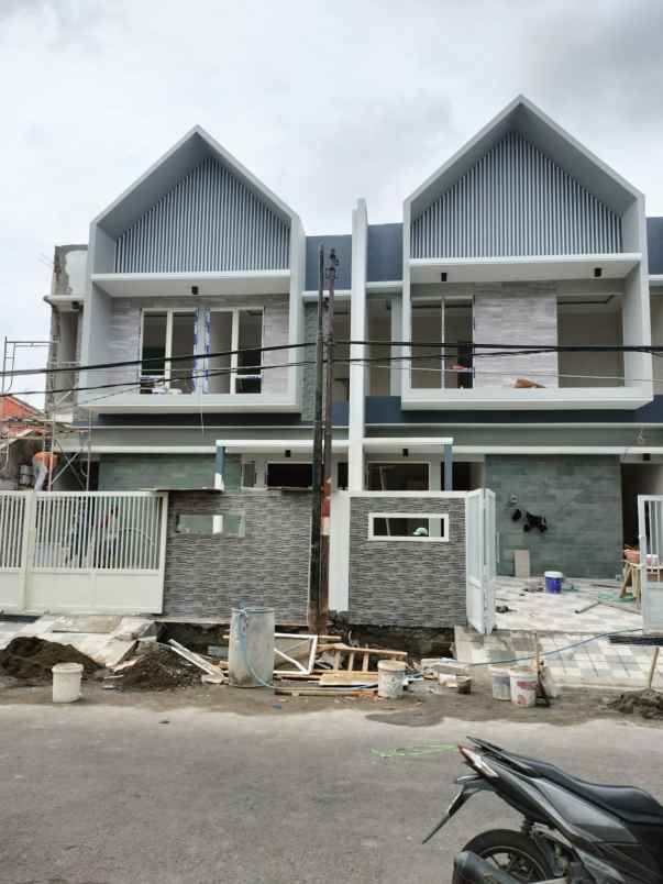 dijual rumah manyar tirtomoyo manyar