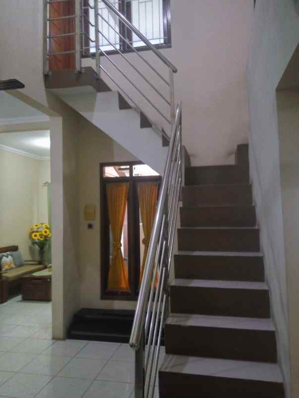 dijual rumah margahayu