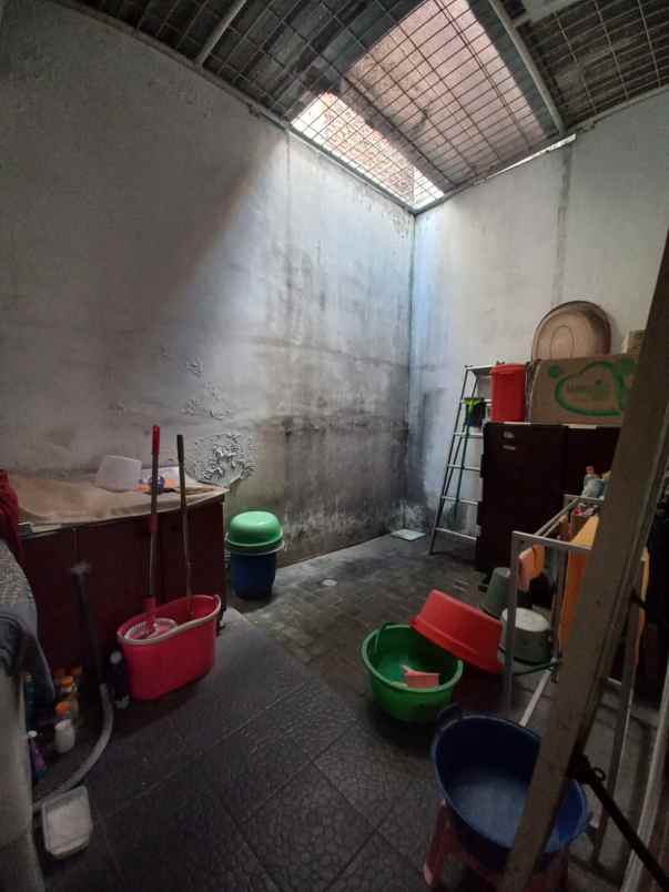 dijual rumah menanggal