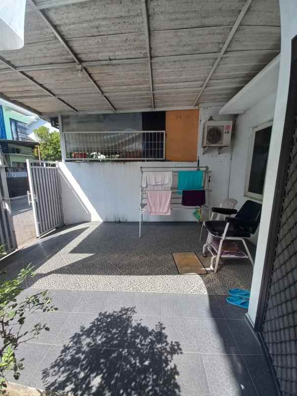 dijual rumah menanggal