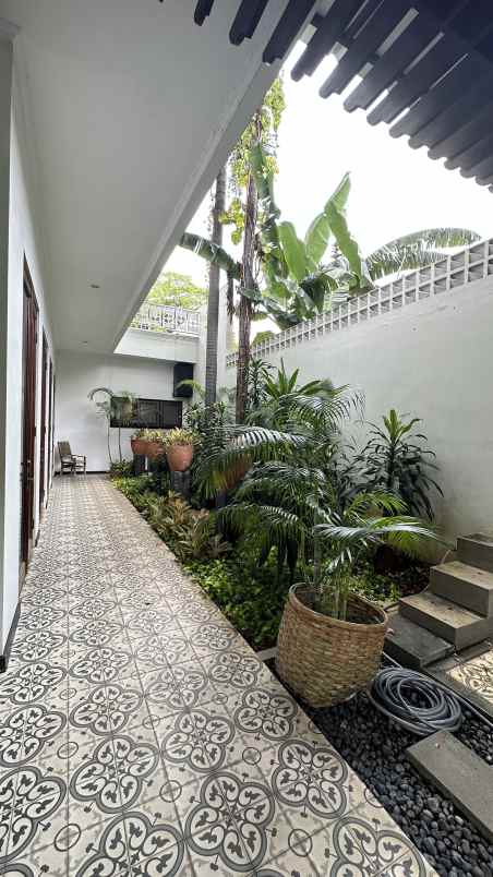 dijual rumah menteng