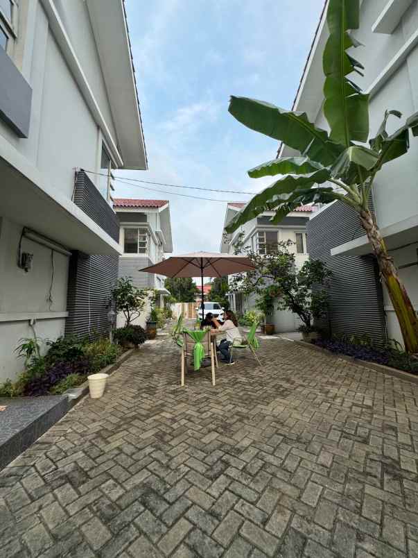 dijual rumah menteng