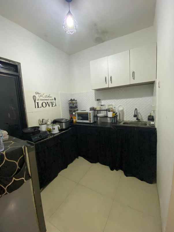 dijual rumah meruyung limo depok