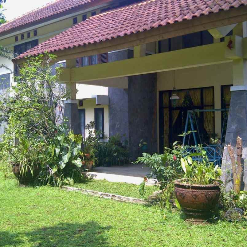 dijual rumah mewah di kawasan loji kota bogor