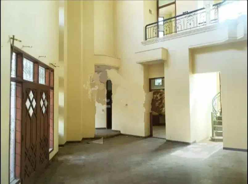 dijual rumah mewah hook di puri arga golf semarang