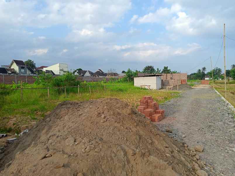 dijual rumah murah di jl godean