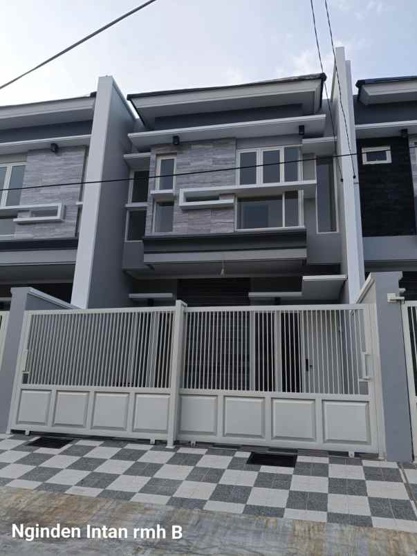 dijual rumah nginden intan timur