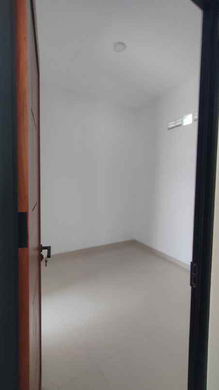 dijual rumah pajangan