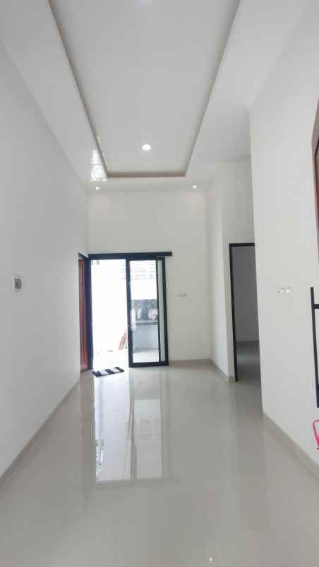 dijual rumah pajangan
