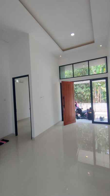 dijual rumah pajangan