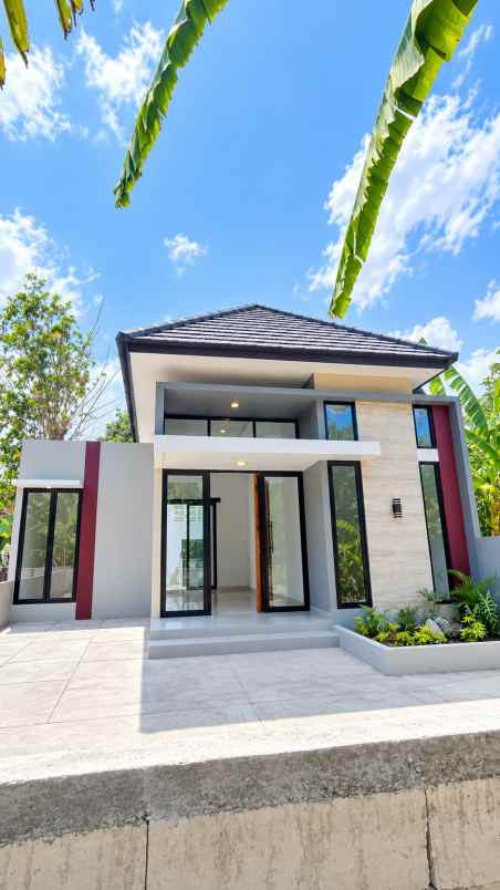 dijual rumah pajangan