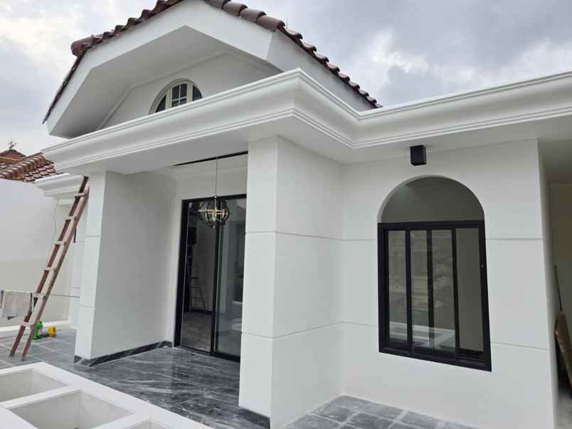 dijual rumah pakuwon city