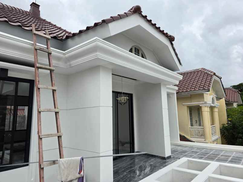 dijual rumah pakuwon city