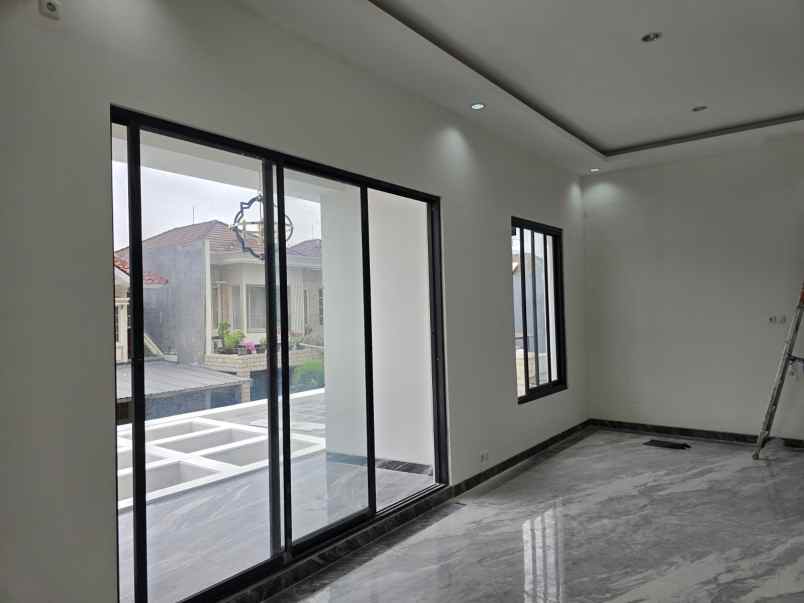 dijual rumah pakuwon city